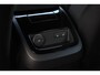 Volvo V60 T6 Plug-in hybrid AWD Plus Dark | Trekhaak | Verwarmbare voorstoelen+stuurwiel+achterbank | Premium audio by Harman Kardon | Verwarmbare voorruit | Rondom zichtcamera | 18 inch Lichtmetalen velgen |