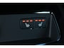 Volvo V60 T6 Plug-in hybrid AWD Plus Dark | Trekhaak | Verwarmbare voorstoelen+stuurwiel+achterbank | Premium audio by Harman Kardon | Verwarmbare voorruit | Rondom zichtcamera | 18 inch Lichtmetalen velgen |