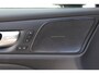 Volvo V60 T6 Plug-in hybrid AWD Plus Dark | Trekhaak | Verwarmbare voorstoelen+stuurwiel+achterbank | Premium audio by Harman Kardon | Verwarmbare voorruit | Rondom zichtcamera | 18 inch Lichtmetalen velgen |