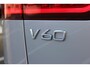 Volvo V60 T6 Plug-in hybrid AWD Plus Dark | Trekhaak | Verwarmbare voorstoelen+stuurwiel+achterbank | Premium audio by Harman Kardon | Verwarmbare voorruit | Rondom zichtcamera | 18 inch Lichtmetalen velgen |