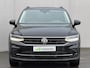 Volkswagen Tiguan 1.4 TSI eHybrid Life Automaat / Wegklapbare Trekhaak 1.800 Kg / Dealer Onderhouden / Panoramadak / Camera / Navigatie / ACC / Travel Assist / Dodehoek Detectie / Stoel & Stuurwielverwarming /