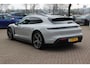 Porsche Taycan Cross Turismo 4 93 kWh 30.644 km! / SoH 94,1% / NL Auto! / NIEUWSTAAT! / Panoramadak / 360Camera / Passenger Display / Achterasbesturing / Matrix LED / 21'' / Adaptieve Stoelen / Luchtvering / Stoelventilatie / Dodehoek / Stu