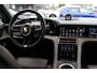 Porsche Taycan Cross Turismo 4 93 kWh 30.644 km! / SoH 94,1% / NL Auto! / NIEUWSTAAT! / Panoramadak / 360Camera / Passenger Display / Achterasbesturing / Matrix LED / 21'' / Adaptieve Stoelen / Luchtvering / Stoelventilatie / Dodehoek / Stu