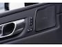 Volvo XC60 2.0 T8 Plug-in hybrid AWD Plus Black Edition | Facelift | Panoramadak | Achteruitrijcamera | Harman Kardon Audio | Lichtmetalen Velgen 21 inch | Sportstoelen | Keyless Entry | Stuur- / Stoelverwarming | Keyless | Navigatie | Apple Carplay | Android Auto
