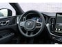Volvo XC60 2.0 T8 Plug-in hybrid AWD Plus Black Edition | Facelift | Panoramadak | Achteruitrijcamera | Harman Kardon Audio | Lichtmetalen Velgen 21 inch | Sportstoelen | Keyless Entry | Stuur- / Stoelverwarming | Keyless | Navigatie | Apple Carplay | Android Auto