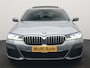 BMW 5-Serie Touring 530e xDrive M Sport Plug In Hybrid 293pk Dealer O.H. PHEV | Panodak | Head Up | Laser LED | 360 Camera | Harman & Kardon | Sfeerverlichting | Alcantara Sportstoelen Verwarmd | Keyless | Blis | Virtual | Navigatie | DAB |