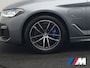 BMW 5-Serie Touring 530e xDrive M Sport PHEV 293pk Dealer O.H. | Panodak | Head Up | Laser LED | 360 Camera | Harman & Kardon | Sfeerverlichting | Alcantara Sportstoelen Verwarmd | Keyless | Blis | Virtual | Navigatie | DAB | Plug In Hybrid