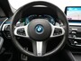 BMW 5-Serie Touring 530e xDrive M Sport PHEV 293pk Dealer O.H. | Panodak | Head Up | Laser LED | 360 Camera | Harman & Kardon | Sfeerverlichting | Alcantara Sportstoelen Verwarmd | Keyless | Blis | Virtual | Navigatie | DAB | Plug In Hybrid