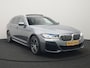 BMW 5-Serie Touring 530e xDrive M Sport Plug In Hybrid 293pk Dealer O.H. PHEV | Panodak | Head Up | Laser LED | 360 Camera | Harman & Kardon | Sfeerverlichting | Alcantara Sportstoelen Verwarmd | Keyless | Blis | Virtual | Navigatie | DAB |