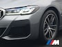 BMW 5-Serie Touring 530e xDrive M Sport PHEV 293pk Dealer O.H. | Panodak | Head Up | Laser LED | 360 Camera | Harman & Kardon | Sfeerverlichting | Alcantara Sportstoelen Verwarmd | Keyless | Blis | Virtual | Navigatie | DAB | Plug In Hybrid