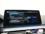 BMW 5-Serie Touring 530e xDrive M Sport PHEV 293pk Dealer O.H. | Panodak | Head Up | Laser LED | 360 Camera | Harman & Kardon | Sfeerverlichting | Alcantara Sportstoelen Verwarmd | Keyless | Blis | Virtual | Navigatie | DAB | Plug In Hybrid