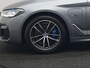 BMW 5-Serie Touring 530e xDrive M Sport PHEV 293pk Dealer O.H. | Panodak | Head Up | Laser LED | 360 Camera | Harman & Kardon | Sfeerverlichting | Alcantara Sportstoelen Verwarmd | Keyless | Blis | Virtual | Navigatie | DAB | Plug In Hybrid