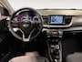 Kia Stonic 1.0 T-GDi DynamicPlusLine | Apple Carplay / Android Auto | Navigatiesysteem | Licht + Regensensor | Parkeersensoren + Camera Achter | Cruise Control | Climate Control | Rijstrooksensor + Correctie | 17"Lichtmetalen Velgen