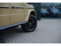 Mercedes-Benz G-klasse 580 met EQ-Technologie 116 kWh l MANUFAKTUR Woestijnzand l Burmester 3D l Nightpakket l Elektrisch schuifdak l Warmtecomfortpakket l