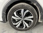 Volkswagen T-Cross 1.0 TSI R-Line / AUTOMAAT/ PARK.SENSOREN V+A/ CAMERA/ APP-CONNECT/ STOEL VERWARMING/ ACC/ DIGITAL DASH/ NAVI/ DAB/ LED/ CLIMA/ ISOFIX/ 17'' LMV