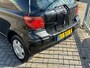Toyota Yaris 1.0 VVT-i Sol! Airco l Elek pakket l MTF-stuur! NIEUWE APK l 2 sleutels l KEURIG NETJES!