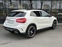 Mercedes-Benz GLA 180 AMG // Panoramadak // Nightpakket // 19" Velgen // Navigatie // Bi-Xenon // Cruise Control