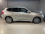 BMW X1 sDrive18i M Sport Shadow Line 18"/Sportstoelen/Keyless/Alarm/Adaptief LED/Stoelverwarming/Camera/Elektrisch klep