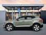 Volvo XC40 T4 Recharge Plus Dark | 19" | Harman Kardon | Elektrisch verstelbare stoelen | Stoel/Stuurverwarming | Getint Glas | Parkeerverwarming | Parkeercamera |  Keyless | Elektrische achterklep
