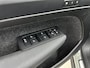 Volvo XC40 T4 Recharge Plus Dark | 19" | Harman Kardon | Elektrisch verstelbare stoelen | Stoel/Stuurverwarming | Getint Glas | Parkeerverwarming | Parkeercamera |  Keyless | Elektrische achterklep