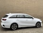 Kia Ceed Sportswagon 1.6 GDI PHEV DynamicLine | Facelift | Navigatie | Adaptieve cruise | Camera | Apple CarPlay / Android Auto | Stoel&stuurverwarming | 16 inch LMV | Keyless | LED | DAB | Climate control | Volledig dealeronderhouden | Fabrieksgarantie!