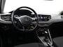 Volkswagen Polo 1.0 TSI Comfortline Business AUTOMAAT / Navigatie / Apple CarPlay & Android Auto / Adaptieve Cruise Control / Stoelverwarming / Trekhaak / 1000 kg Trekgewicht / LMV / All Seasonbanden /