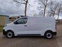 Opel Vivaro-e Electric L2 75 kWh 136pk | ACTIE! | 8 jaar garantie | 0% financial lease | Houten afwerking laadruimte | NAVI | Multimedia | Apple Carplay | Android Auto | Achteruitrijcamera | Parkeersensoren voor en achter | Dode hoek detectie | Digitale cockpit | Stuurwielbediening | Mistlampen | Licht- en regensensor | Automatic light | Tussenwand comfort met raam | Bestuurdersstoel comfort | Bank voorpassagiers | Reservewiel | van €47.261 voor €34.750 ex. BTW rijklaar