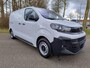 Opel Vivaro-e Electric L2 75 kWh 136pk | ACTIE! | 8 jaar garantie | 0% financial lease | Houten afwerking laadruimte | NAVI | Multimedia | Apple Carplay | Android Auto | Achteruitrijcamera | Parkeersensoren voor en achter | Dode hoek detectie | Digitale cockpit | Stuurwielbediening | Mistlampen | Licht- en regensensor | Automatic light | Tussenwand comfort met raam | Bestuurdersstoel comfort | Bank voorpassagiers | Reservewiel | van €47.261 voor €34.750 ex. BTW rijklaar
