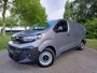 Opel Vivaro-e Electric L3 75 kWh 136pk | 8 jaar garantie | 0% financial lease | Houten afwerking laadruimte | NAVI | Multimedia | Apple Carplay | Android Auto | Achteruitrijcamera | Parkeersensoren voor en achter | Dode hoek detectie | Digitale cockpit | Stuurwielbediening | Mistlampen | Licht- en regensensor | Automatic light | Tussenwand comfort met raam | Bestuurdersstoel comfort | Bank voorpassagiers | Reservewiel | van €48.710 voor €37.325 ex. BTW rijklaar