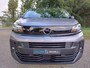 Opel Vivaro-e Electric L3 75 kWh 136pk | 8 jaar garantie | 0% financial lease | Multimedia | Apple Carplay | Android Auto | Achteruitrijcamera | Parkeersensoren achter | Ditale cockpit | Stuurwielbediening | Bestuurdersstoel comfort | Bank voorpassagiers | Tussenwand comfort met raam | van €47.080 voor €36.095 ex. BTW rijklaar
