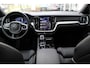 Volvo V60 T6 Plug-in hybrid AWD Plus Dark | Trekhaak | Rondomzicht camera | Verwarmbare voorstoelen + achterbank | Premium audio by Harman Kardon | Verwarmbaar stuurwiel + voorruit | Elek. bed. voorstoelen met geheugen | Blind spot | Elektrische achterklep | Keyless | Adaptive cruise control | Pilot assist |