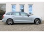 Volvo V60 T6 Plug-in hybrid AWD Plus Dark | Trekhaak | Rondomzicht camera | Verwarmbare voorstoelen + achterbank | Premium audio by Harman Kardon | Verwarmbaar stuurwiel + voorruit | Elek. bed. voorstoelen met geheugen | Blind spot | Elektrische achterklep | Keyless | Adaptive cruise control | Pilot assist |