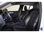Volvo XC40 T4 R-Design - Parkeercamera achter - Verwarmde voorstoelen - Parkeersensoren voor & achter - Apple Carplay & Android Auto - Volvo On Call - Cruise Control - 18' LMV