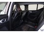 Volvo XC40 T4 R-Design - Parkeercamera achter - Verwarmde voorstoelen - Parkeersensoren voor & achter - Apple Carplay & Android Auto - Volvo On Call - Cruise Control - 18' LMV