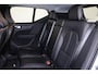 Volvo XC40 T4 R-Design - Parkeercamera achter - Verwarmde voorstoelen - Parkeersensoren voor & achter - Apple Carplay & Android Auto - Volvo On Call - Cruise Control - 18' LMV