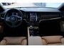 Volvo V90 T6 Plug-in hybrid AWD Ultra Dark | Trekhaak | Panoramadak | Luchtvering |  Verwarmbare voorstoelen met massagefunctie en ventilatie | Premium Audio by Harman Kardon | Verwambare achterbank+stuurwiel | 360 graden camera | Head-up display | Interieur voorverwarming |