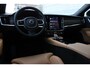 Volvo V90 T6 Plug-in hybrid AWD Ultra Dark | Trekhaak | Panoramadak | Luchtvering |  Verwarmbare voorstoelen met massagefunctie en ventilatie | Premium Audio by Harman Kardon | Verwambare achterbank+stuurwiel | 360 graden camera | Head-up display | Interieur voorverwarming |