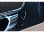Volvo V90 T6 Plug-in hybrid AWD Ultra Dark | Trekhaak | Panoramadak | Luchtvering |  Verwarmbare voorstoelen met massagefunctie en ventilatie | Premium Audio by Harman Kardon | Verwambare achterbank+stuurwiel | 360 graden camera | Head-up display | Interieur voorverwarming |