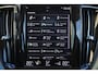 Volvo XC60 T8 Twin Engine AWD Momentum - Luchtvering - Bowers & Wilkins Audio - Nappaleder - Stoelverwarming & -ventilatie - Head-up display - Elektrisch bedienbare voorstoelen met geheugen - Apple® CarPlay / Android Auto - Gelaagde zijruiten - Keyless Entry