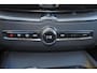 Volvo XC60 T8 Twin Engine AWD Momentum - Luchtvering - Bowers & Wilkins Audio - Nappaleder - Stoelverwarming & -ventilatie - Head-up display - Elektrisch bedienbare voorstoelen met geheugen - Apple® CarPlay / Android Auto - Gelaagde zijruiten - Keyless Entry