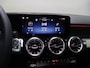 Mercedes-Benz GLB 180 Business Solution AMG | Panoramaschuifdak | Premium Plus | Trekhaak | Verschuifbare Bank | Winterpakket |