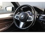 BMW 5-Serie Touring 530i High Executive M-sport | Incl. 12 maanden garantie | Panoramadak | Dodehoek detectie | Geheugenstoelen |  Parkeercamera | Standkachel | Head-up display | Elektrisch uitklapbare trekhaak | Stoelverwarming | Draadloze telefoonlader | Luxe lederen bekleding |