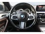 BMW 5-Serie Touring 530i High Executive M-sport | Incl. 12 maanden garantie | Panoramadak | Dodehoek detectie | Geheugenstoelen |  Parkeercamera | Standkachel | Head-up display | Elektrisch uitklapbare trekhaak | Stoelverwarming | Draadloze telefoonlader | Luxe lederen bekleding |