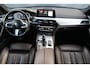 BMW 5-Serie Touring 530i High Executive M-sport | Incl. 12 maanden garantie | Panoramadak | Dodehoek detectie | Geheugenstoelen |  Parkeercamera | Standkachel | Head-up display | Elektrisch uitklapbare trekhaak | Stoelverwarming | Draadloze telefoonlader | Luxe lederen bekleding |