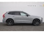 Volvo XC60 T8 455PK Facelift AWD Plus Black Edition Head up display / Luchtvering / Trekhaak / Apple Carplay / Adaptive cruise control / Panorama dak / Sportstoelen / Elektrisch bedienbare bestuurderstoel met geheugen / Keyless Entry / Elektrische achterklep