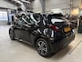 Toyota Yaris 1.5 Hybrid 116pk CVT Active | Apple carplay / Android auto | Navigatie | Camera | Climate control | Lm velgen | Cruise control | NAP | Rijklaar prijs!