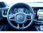 Volvo V60 T6 Plug-in hybrid AWD Plus Dark | Verwarmbare Voorstoelen (met geheugen), Stuurwiel en Achterbank | Semi-Elektrische Trekhaak | Panoramadak met schuif-/kantelfunctie | Verwarmbare Voorruit | Premium Audio by Harman Kardon | 360-Camera