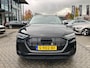 Audi E-tron 55 quattro Advanced edition Plus 95 kWh 95% SOH l Adaptive cruise control l Glazen panoramadak l Stoelverwarming l Luchtvering l Apple Carplay / Android Auto l Parkeersensoren l Elektr. voorst. geheugen best. l Matrix-LED l Privacy glas