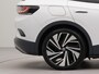 Volkswagen ID.4 Max 77 kWh incl wegklapbare trekhaak | SoH 90,2 % | Panorama dak | Wegklapbare trekhaak | Apple Carplay | Navigatie | Rondomzicht camera | Parkeersensoren voor en achter | Warmtewerende voorruit | Voorstoelen verwarmd | Wi