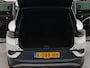 Volkswagen ID.4 Max 77 kWh incl wegklapbare trekhaak | SoH 90,2 % | Panorama dak | Wegklapbare trekhaak | Apple Carplay | Navigatie | Rondomzicht camera | Parkeersensoren voor en achter | Warmtewerende voorruit | Voorstoelen verwarmd | Wi